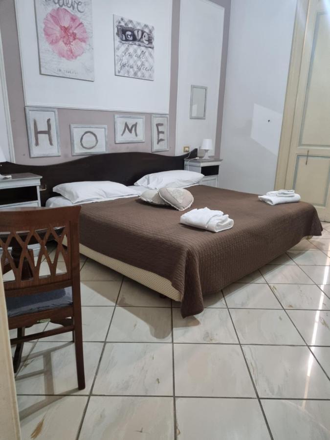 B&B Napoli Centrale Room&Jacuzzi Quarto foto